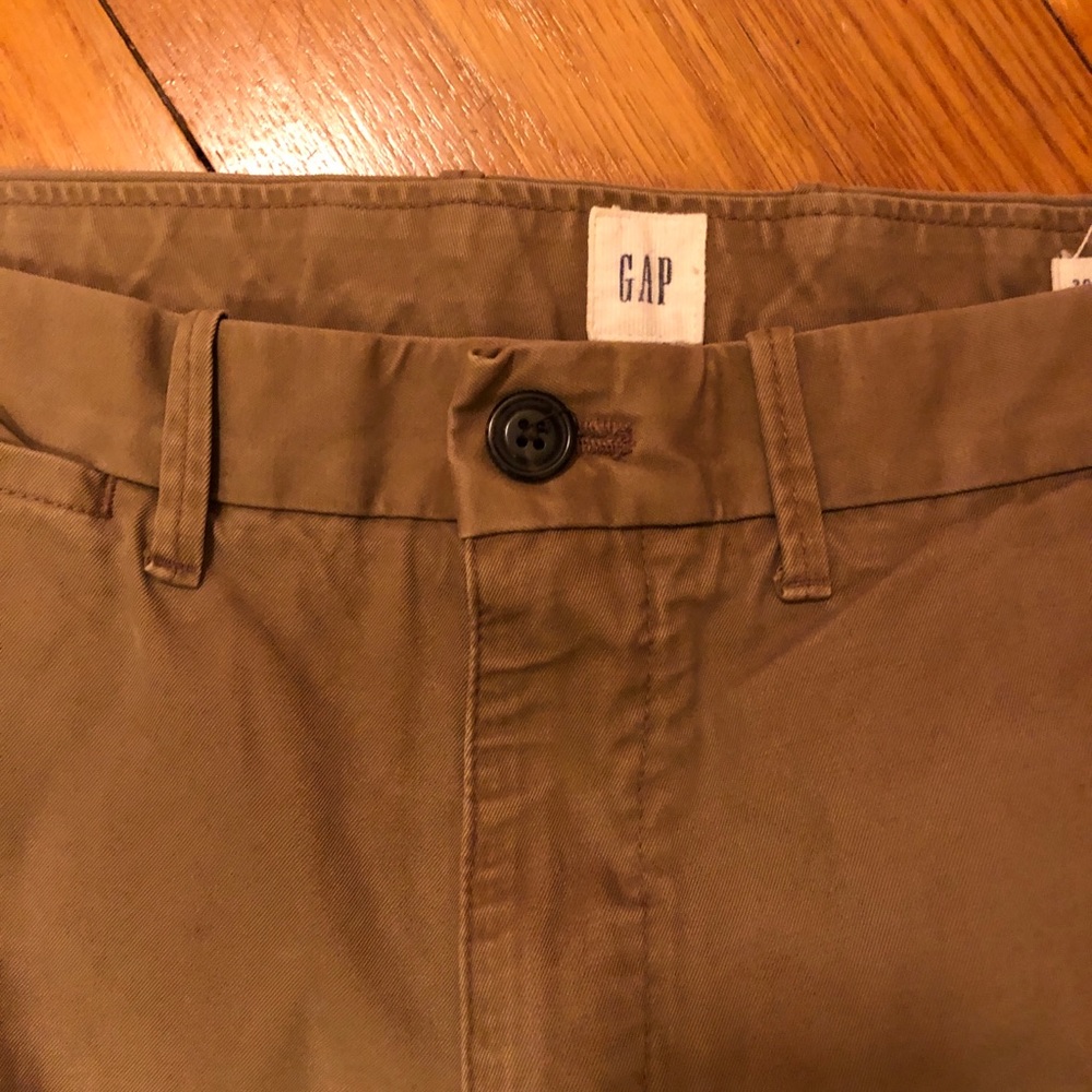 Size 30x32 relaxed khakis by Gap